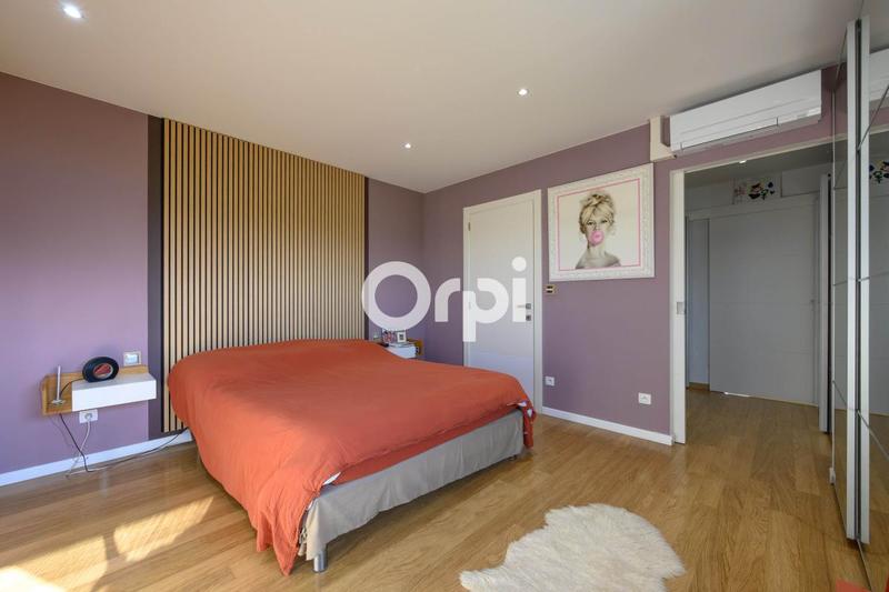 Maison - 232 m² - 6 pièces