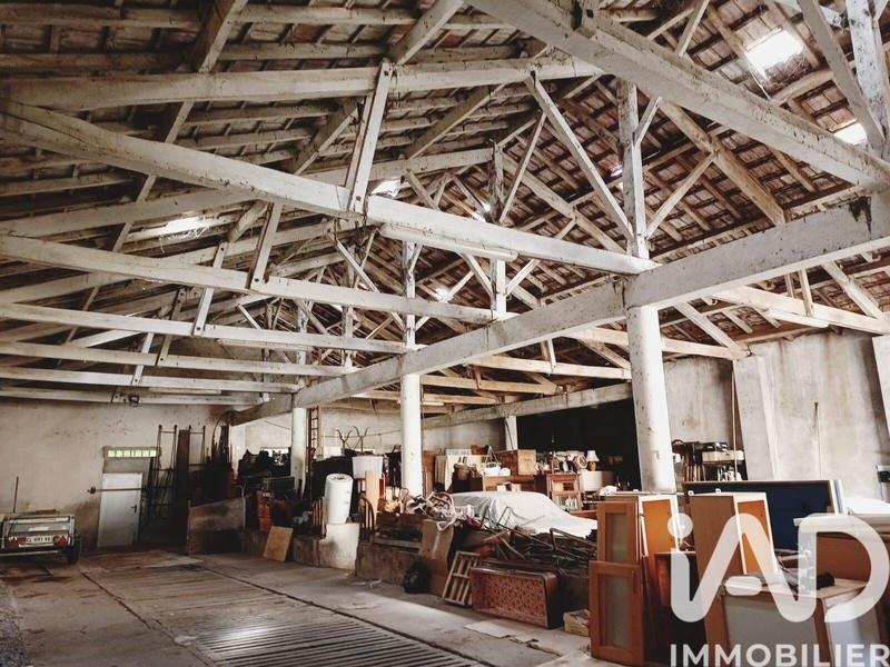 Maison - 458 m² - 2 pièces