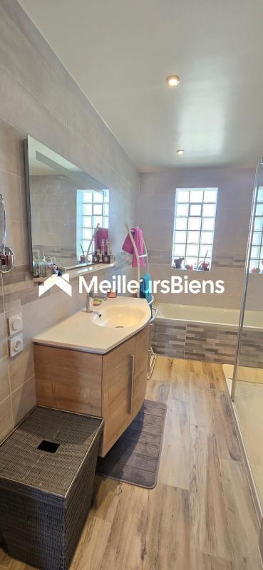 Propriété - 250 m² - 6 pièces