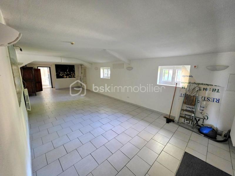 Local commercial - 99 m² - 4 pièces