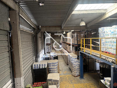 Entrepôt - 3 244 m²