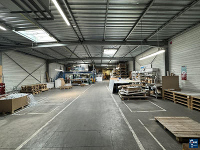 Local d'activités - 1 900 m²