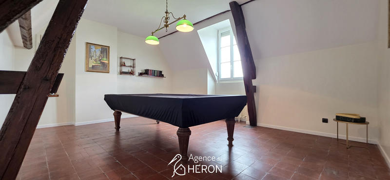 Maison - 240 m² - 9 pièces