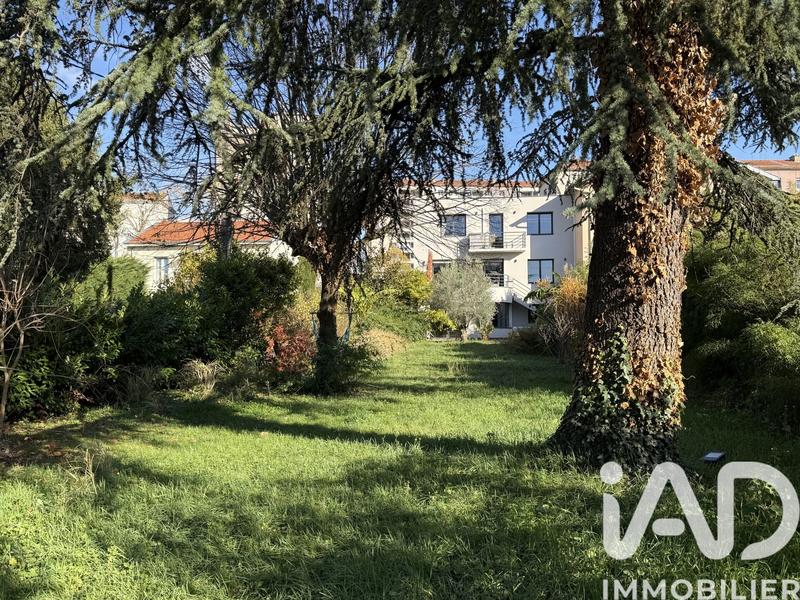 Maison - 210 m² - 6 pièces