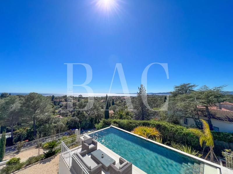 Villa - 270 m² - 8 pièces