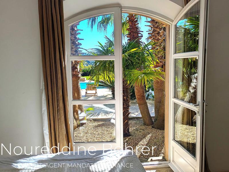 Maison - 251 m² - 7 pièces