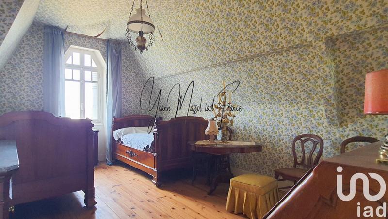 Maison - 233 m² - 9 pièces