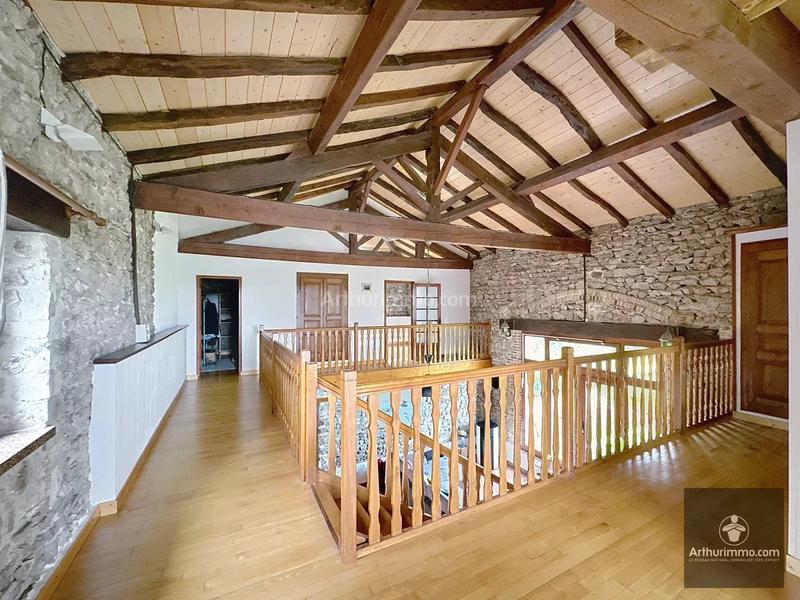 Maison - 340 m² - 8 pièces