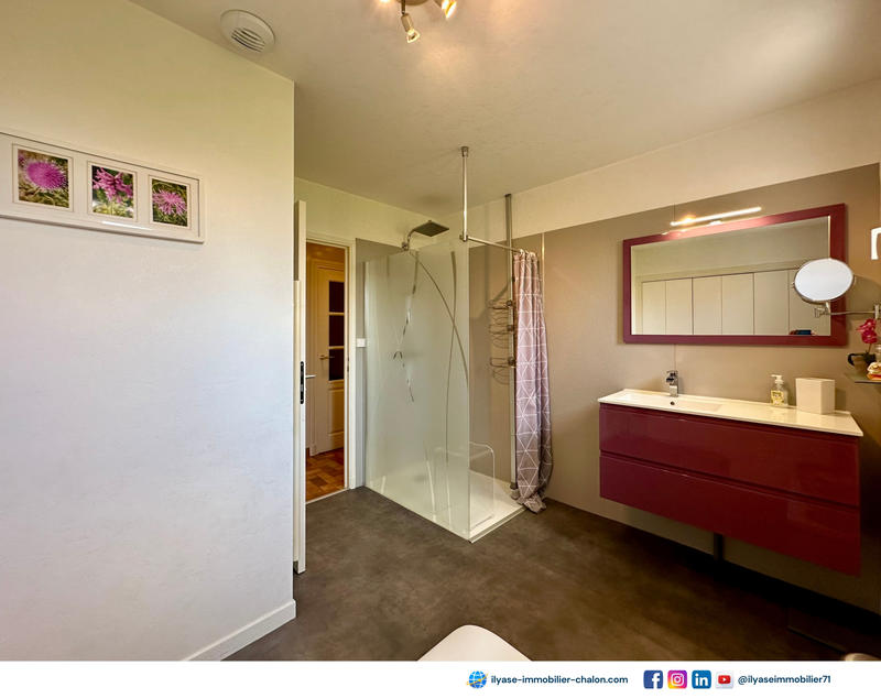 Maison - 160 m² - 8 pièces