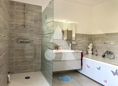 Immeuble - 163 m² - 6 pièces