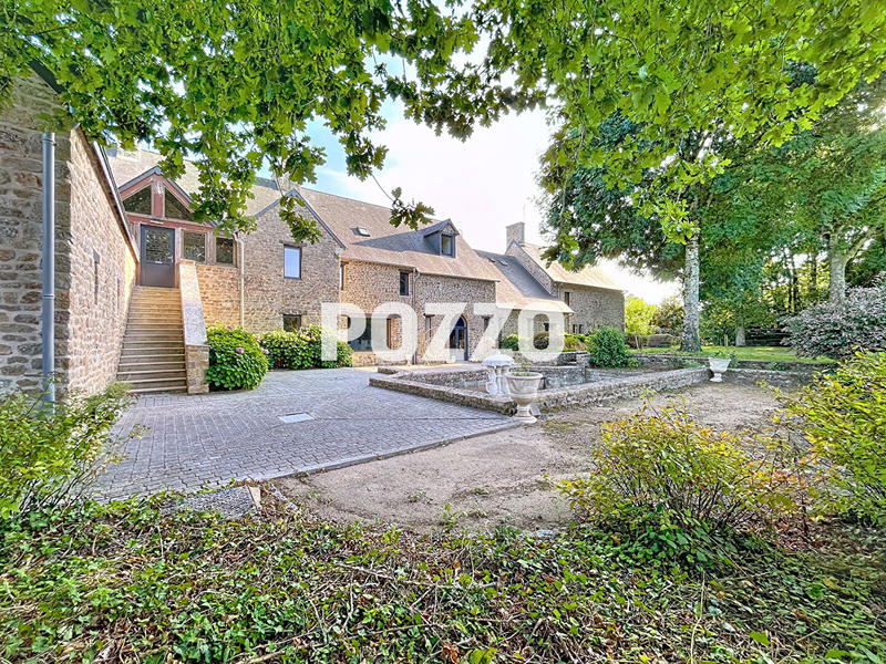 Maison - 676 m² - 17 pièces