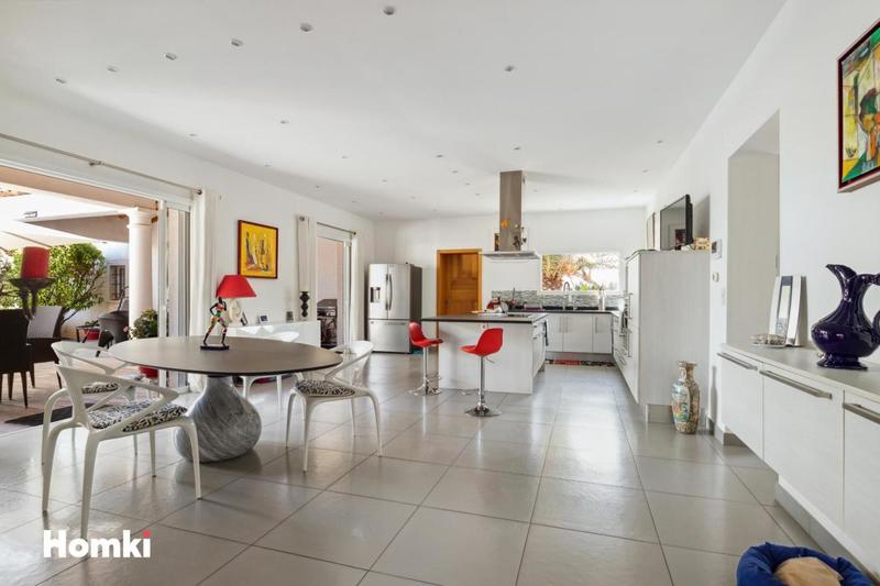 Maison - 210 m² - 5 pièces