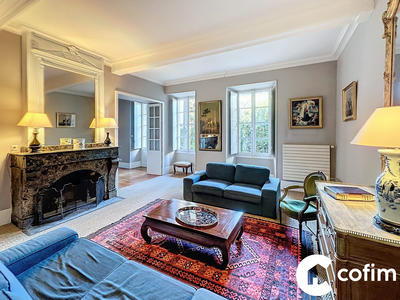 Maison - 272 m² - 10 pièces