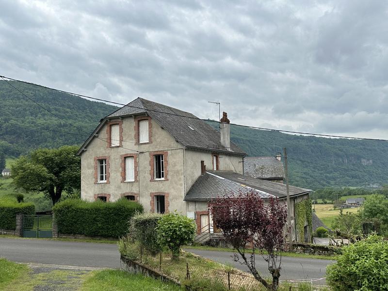 Maison - 218 m² - 12 pièces