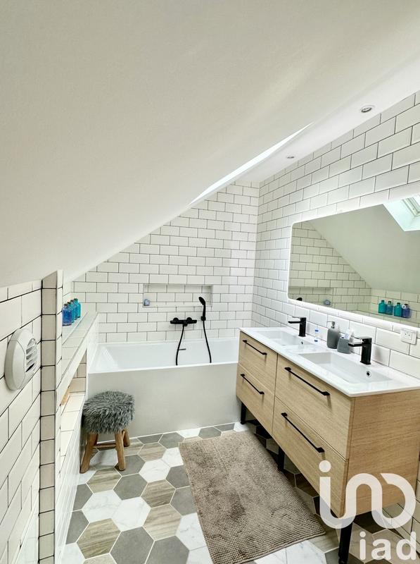 Maison - 197 m² - 7 pièces