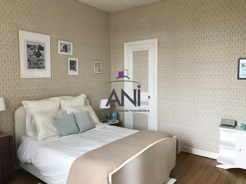 Maison - 303 m² - 12 pièces