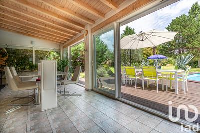 Maison - 220 m² - 6 pièces