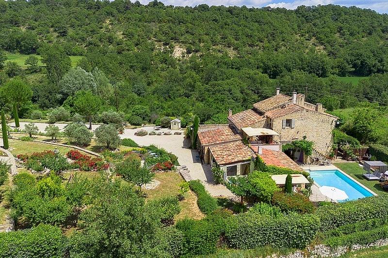 Demeure - 330 m² - 12 pièces