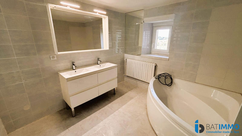 Maison - 280 m² - 6 pièces