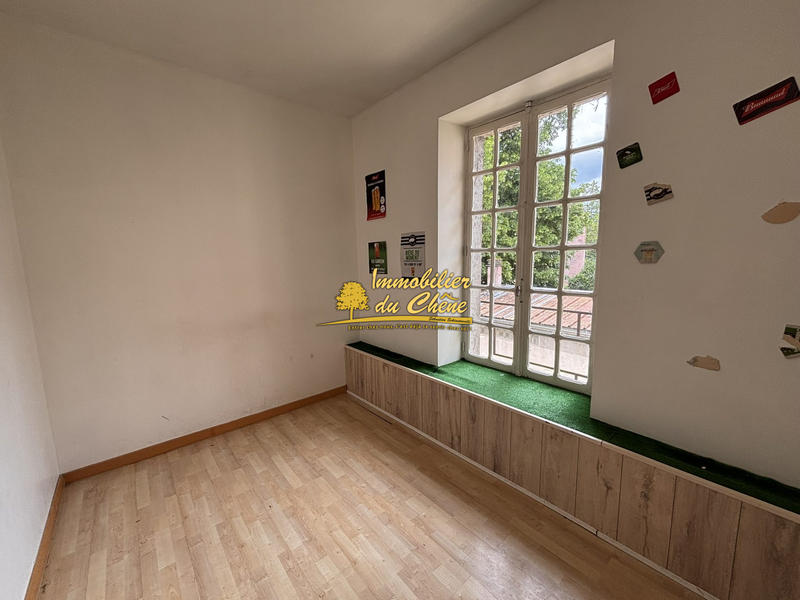 Local commercial - 211 m² - 7 pièces