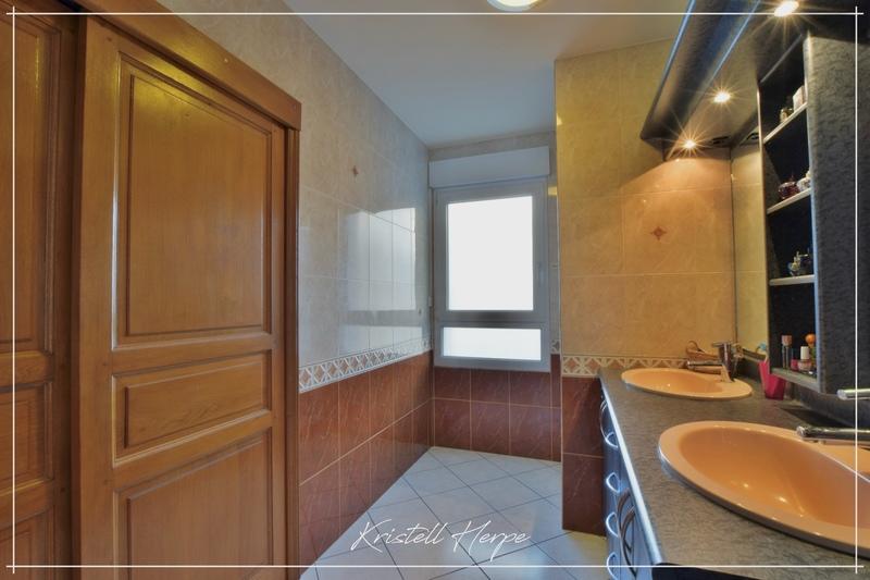 Maison - 220 m² - 9 pièces