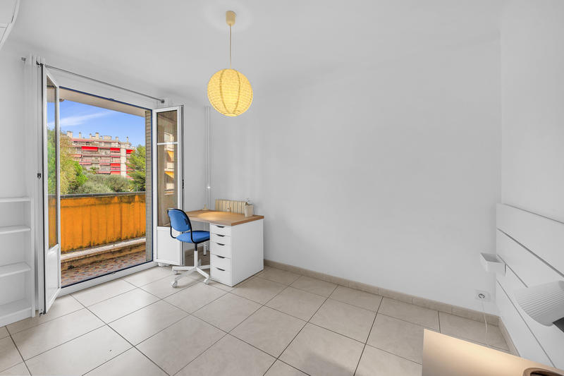 Appartement - 10 m² - 4 pièces