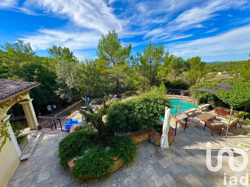 Maison - 250 m² - 6 pièces