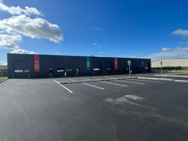Local d'activité / Entrepôt - 242 m²