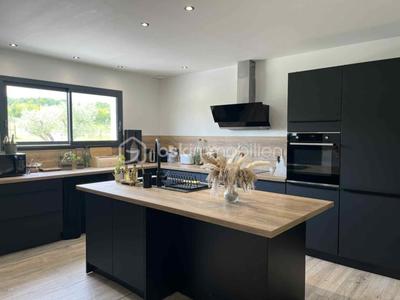 Maison - 121 m² - 5 pièces