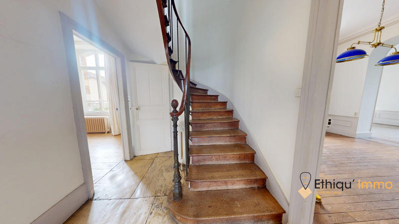 Maison - 424 m² - 10 pièces