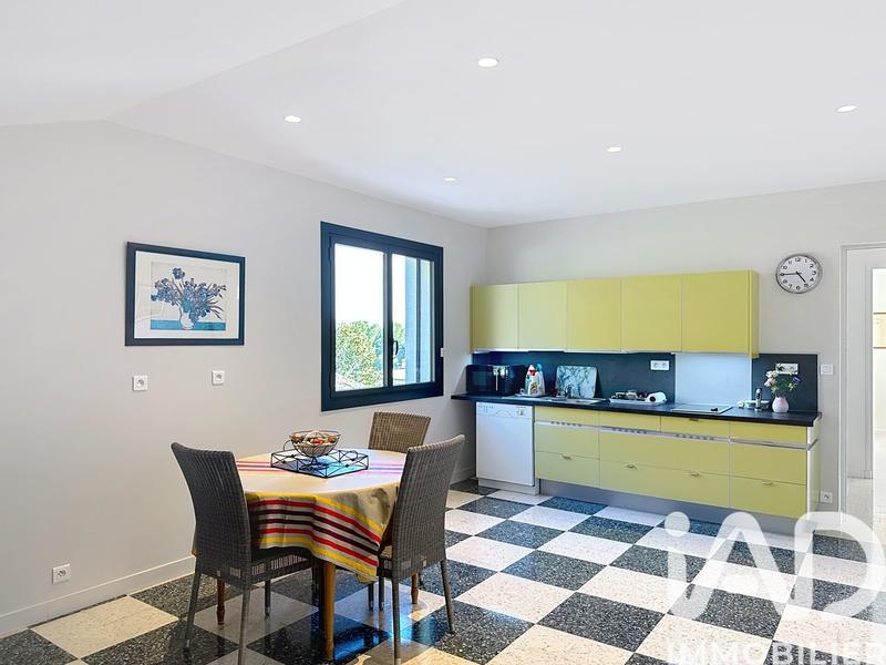 Maison - 280 m² - 10 pièces