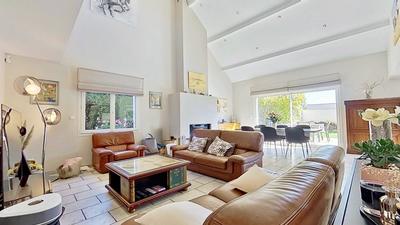 Maison - 236 m² - 8 pièces