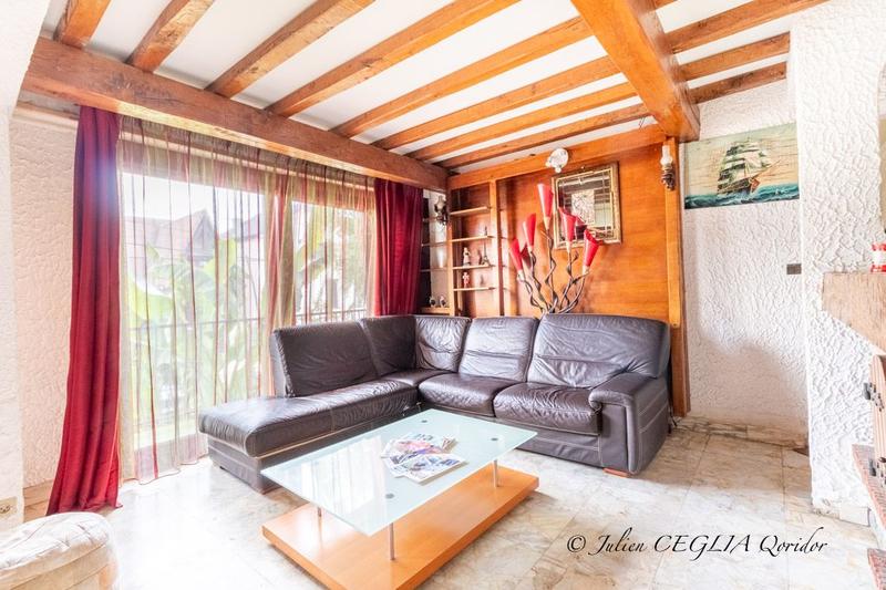 Maison traditionnelle - 175 m² - 7 pièces