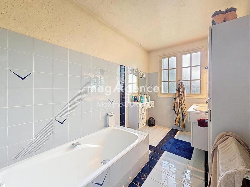 Maison - 275 m² - 11 pièces