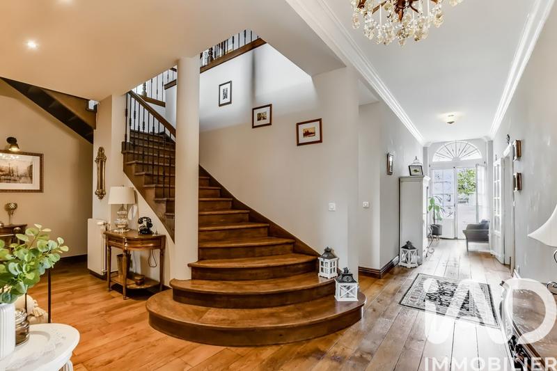 Maison - 435 m² - 11 pièces