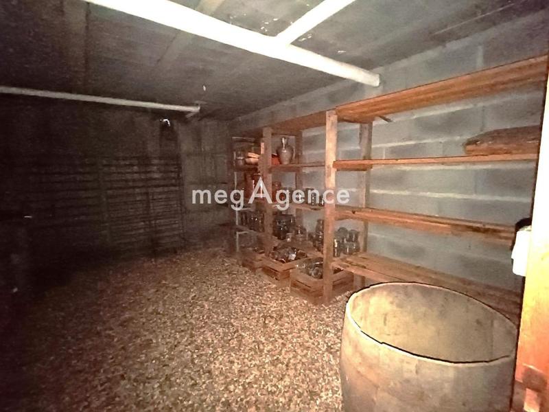 Maison traditionnelle - 230 m² - 8 pièces