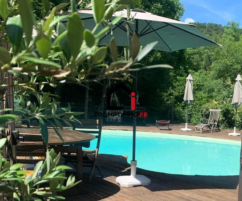 Maison - 229 m² - 7 pièces