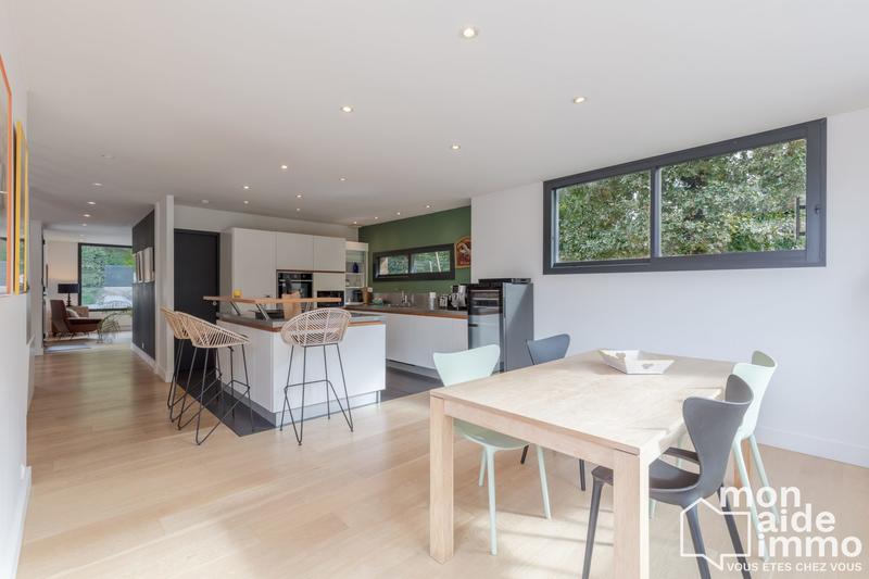 Maison contemporaine - 228 m² - 8 pièces