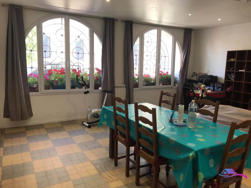 Maison - 280 m² - 12 pièces