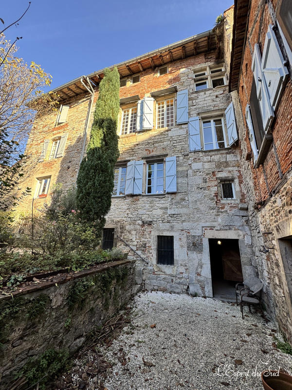 Maison - 668 m² - 14 pièces