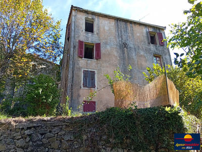 Maison - 166 m² - 12 pièces