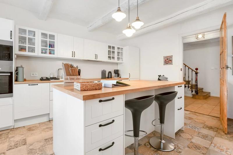 Maison - 330 m² - 10 pièces