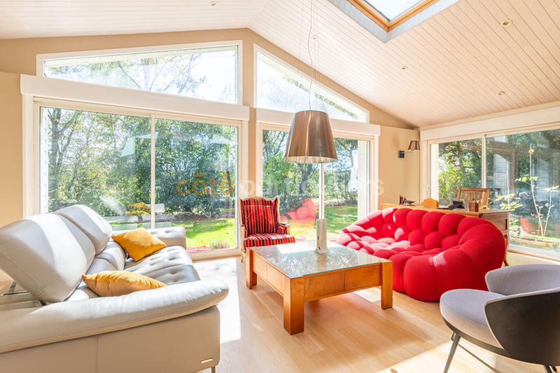 Maison - 225 m² - 8 pièces