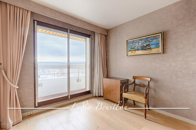 Appartement - 140 m² - 5 pièces