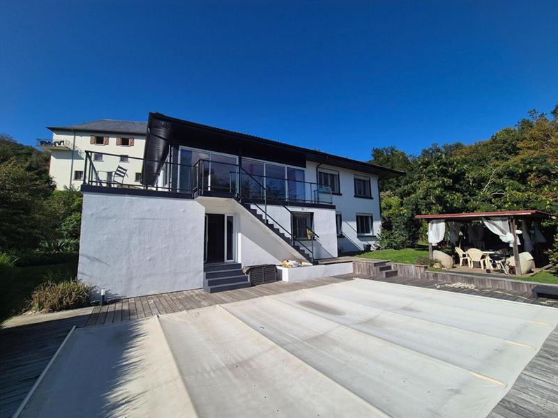 Maison - 221 m² - 7 pièces