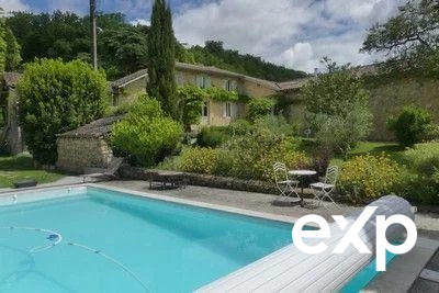 Maison - 283 m² - 9 pièces