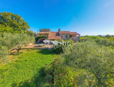 Mas - 286 m² - 9 pièces