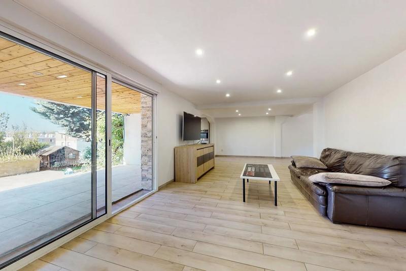 Maison - 170 m² - 8 pièces