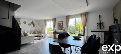 Maison - 212 m² - 8 pièces