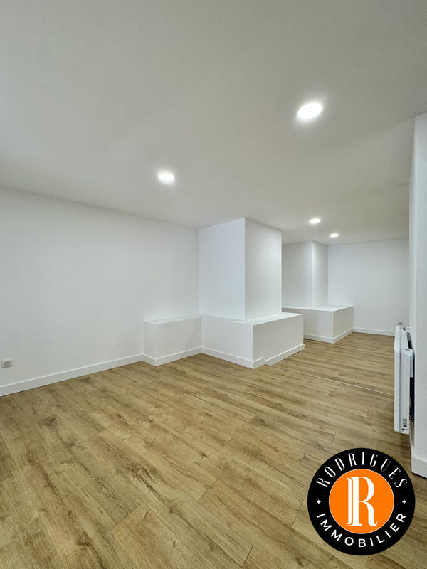 Local commercial - 121 m² - 3 pièces